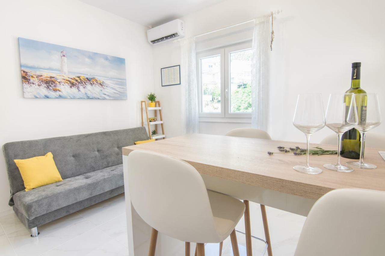Apartment Holiday Makarska Esterno foto