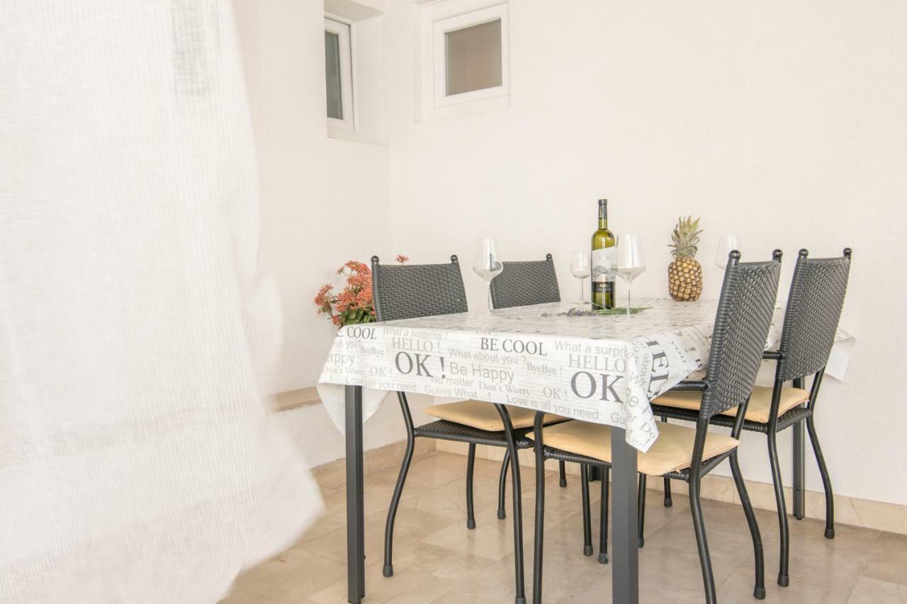 Apartment Holiday Makarska Esterno foto